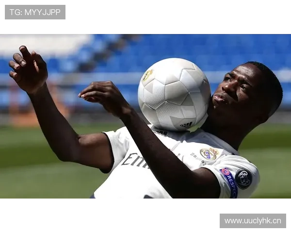 马丁内利与维尼修斯:巴西边锋成长路径对比分析 马丁内利与维尼修斯:巴西边锋成长路径对比分析