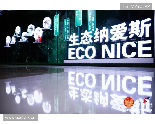 覃海洋训练完直接去奢侈品店刷卡，柜姐以为他是替老板跑腿的