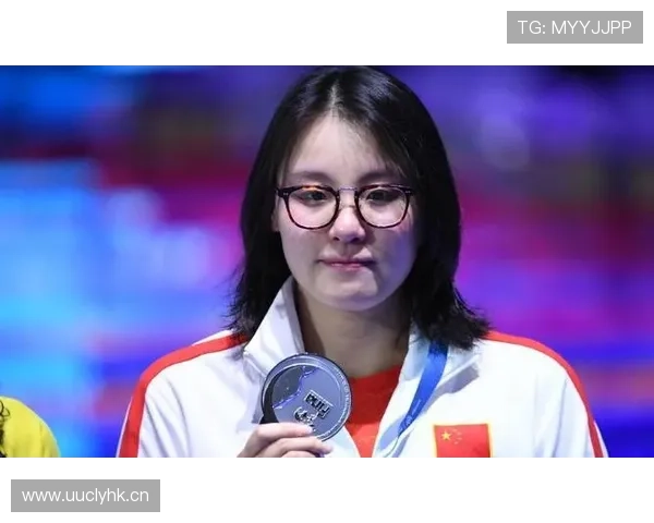 傅园慧训练完直接打车去吃火锅，教练在后面追着喊别放纵